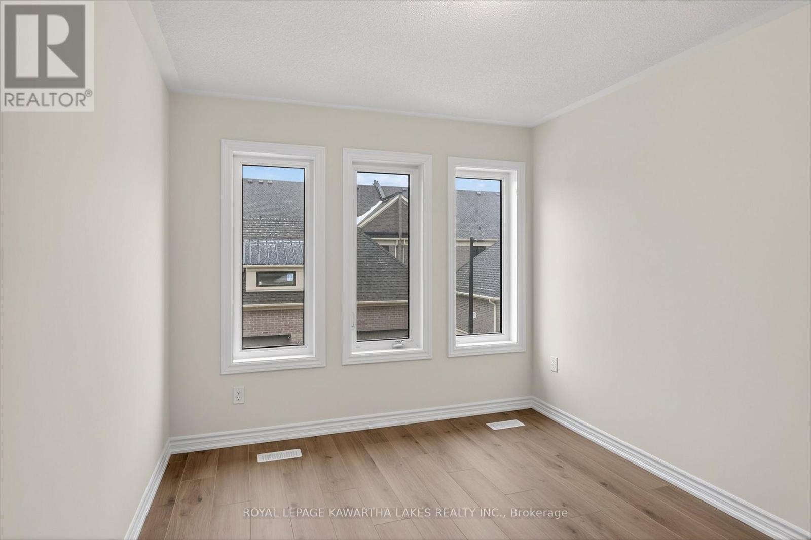 77 Watts Mew, Kawartha Lakes (Lindsay), Ontario  K9V 0T3 - Photo 32 - X12817954