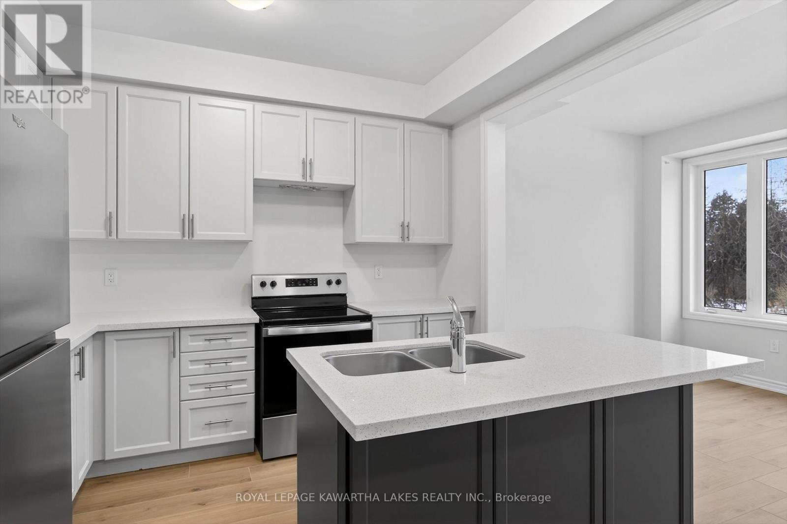 77 Watts Mew, Kawartha Lakes (Lindsay), Ontario  K9V 0T3 - Photo 9 - X12817954