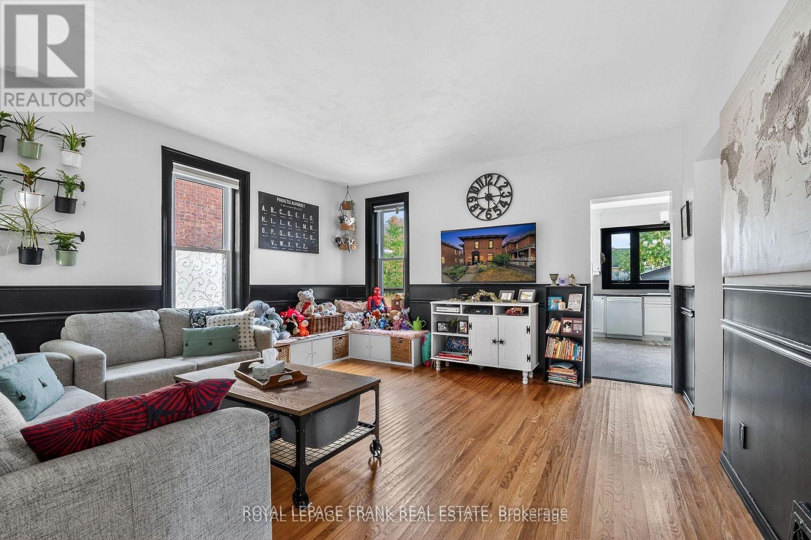 69 Peel Street, Kawartha Lakes (Lindsay), Ontario  K9V 3M5 - Photo 15 - X12818556