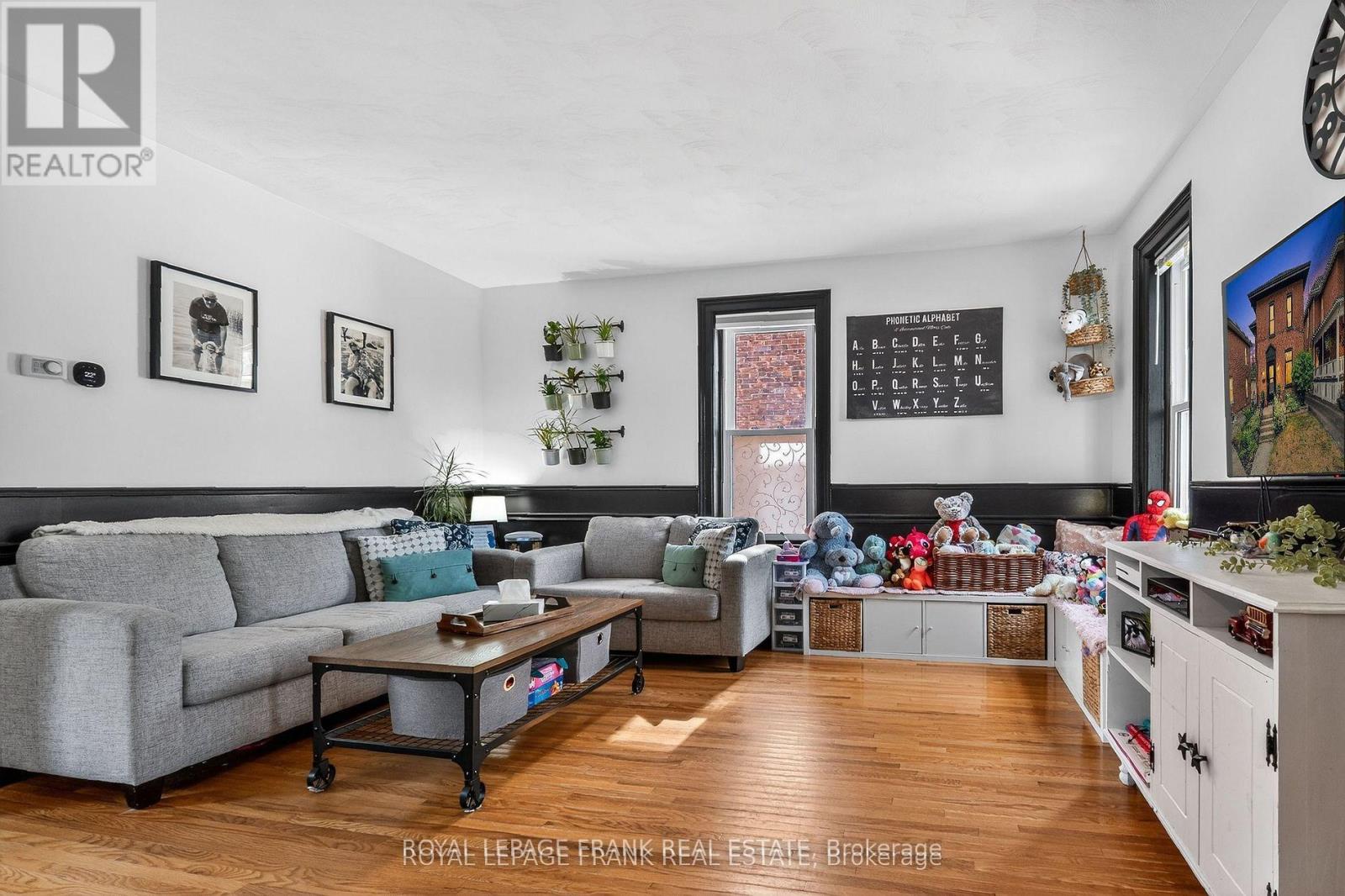 69 Peel Street, Kawartha Lakes (Lindsay), Ontario  K9V 3M5 - Photo 16 - X12818556