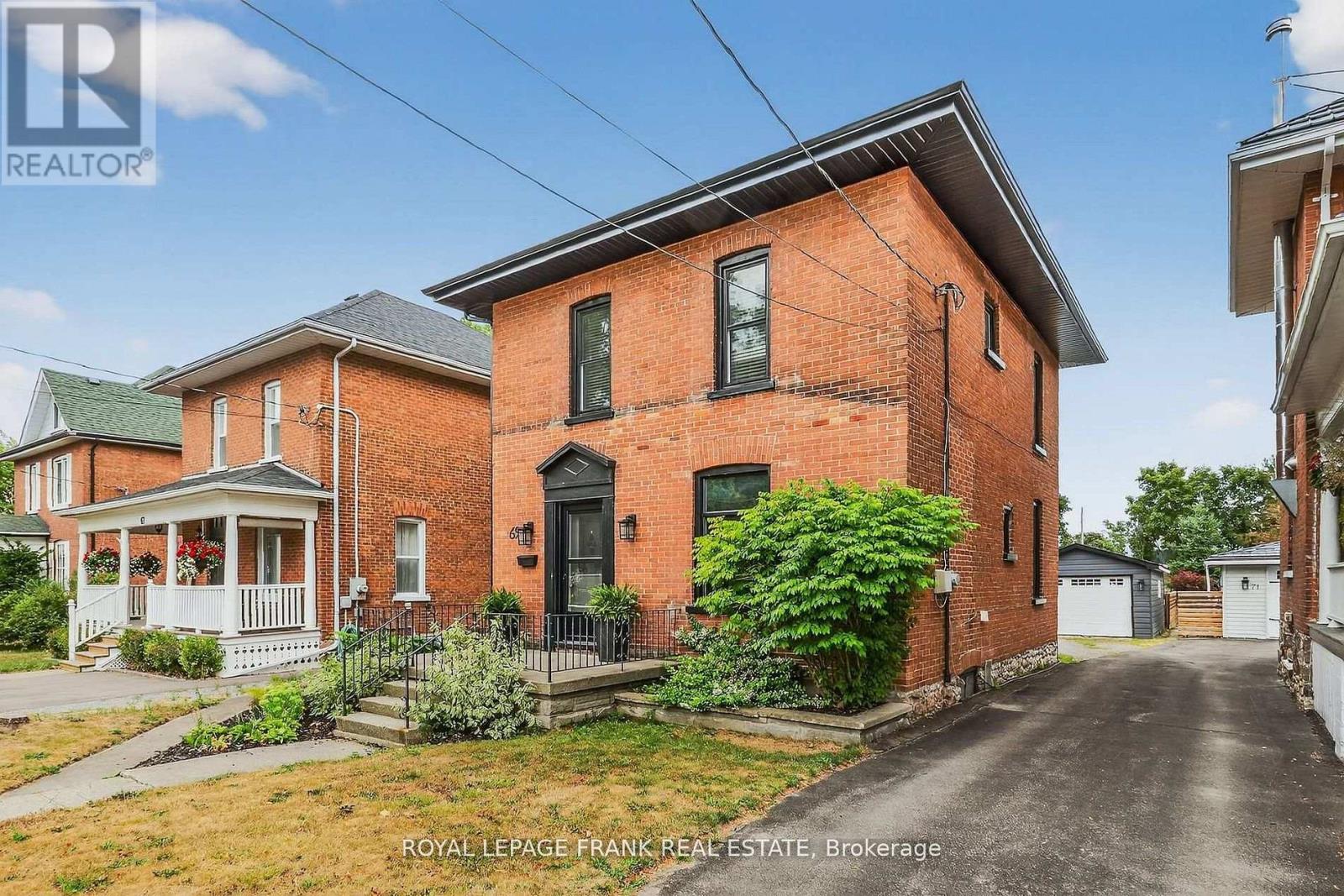 69 Peel Street, Kawartha Lakes (Lindsay), Ontario  K9V 3M5 - Photo 2 - X12818556