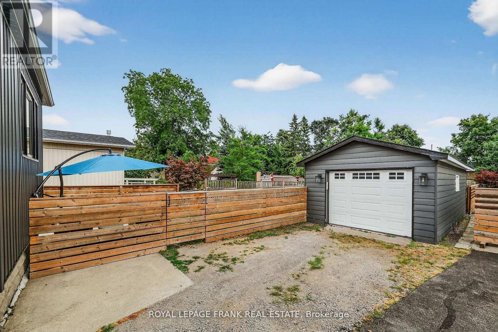 69 Peel Street, Kawartha Lakes (Lindsay), Ontario  K9V 3M5 - Photo 4 - X12818556