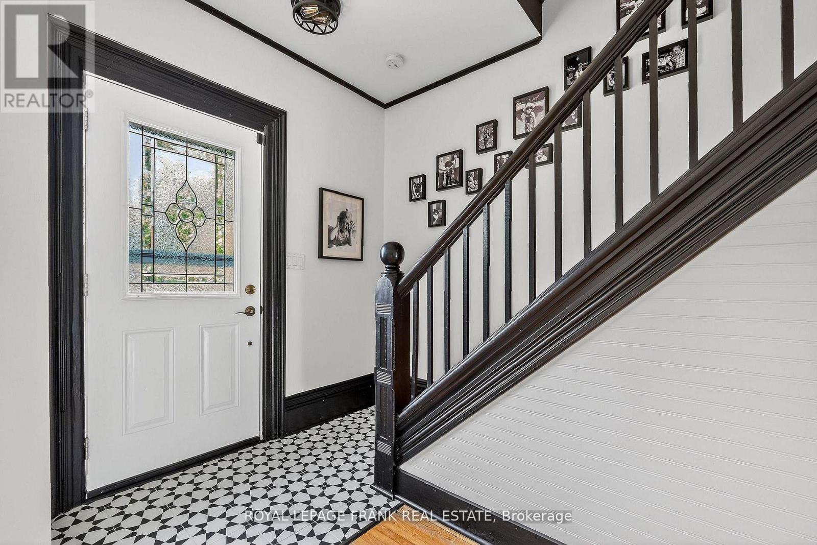 69 Peel Street, Kawartha Lakes (Lindsay), Ontario  K9V 3M5 - Photo 5 - X12818556