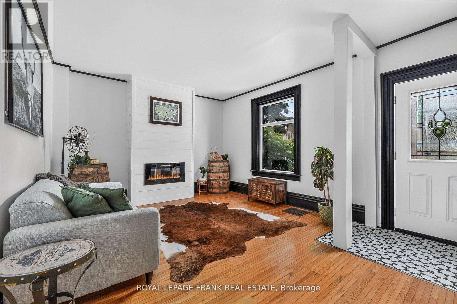 69 Peel Street, Kawartha Lakes (Lindsay), Ontario  K9V 3M5 - Photo 6 - X12818556