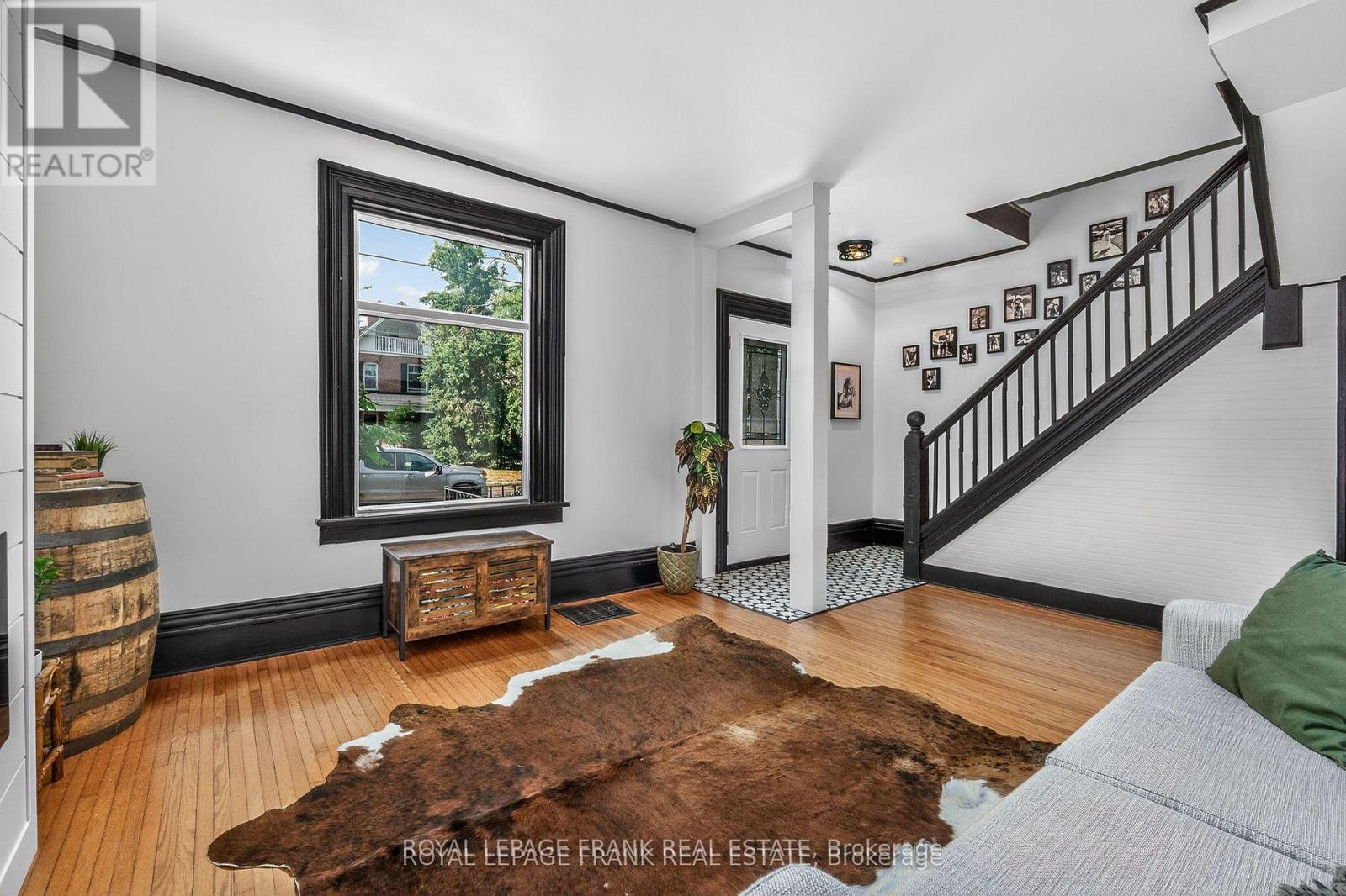 69 Peel Street, Kawartha Lakes (Lindsay), Ontario  K9V 3M5 - Photo 9 - X12818556