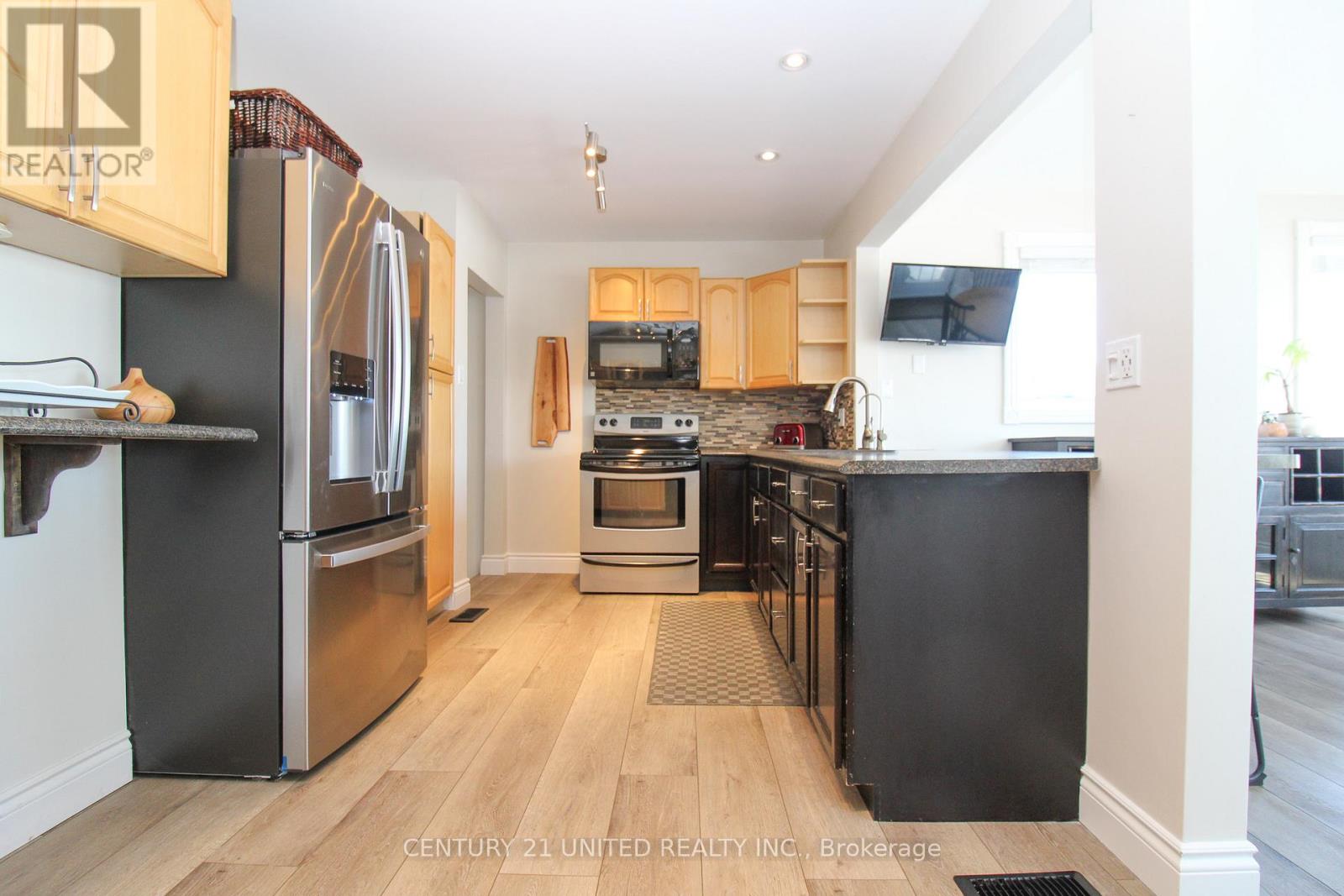 1203 Edmison Drive, Peterborough (Northcrest Ward 5), Ontario  K9H 6V2 - Photo 14 - X12819544