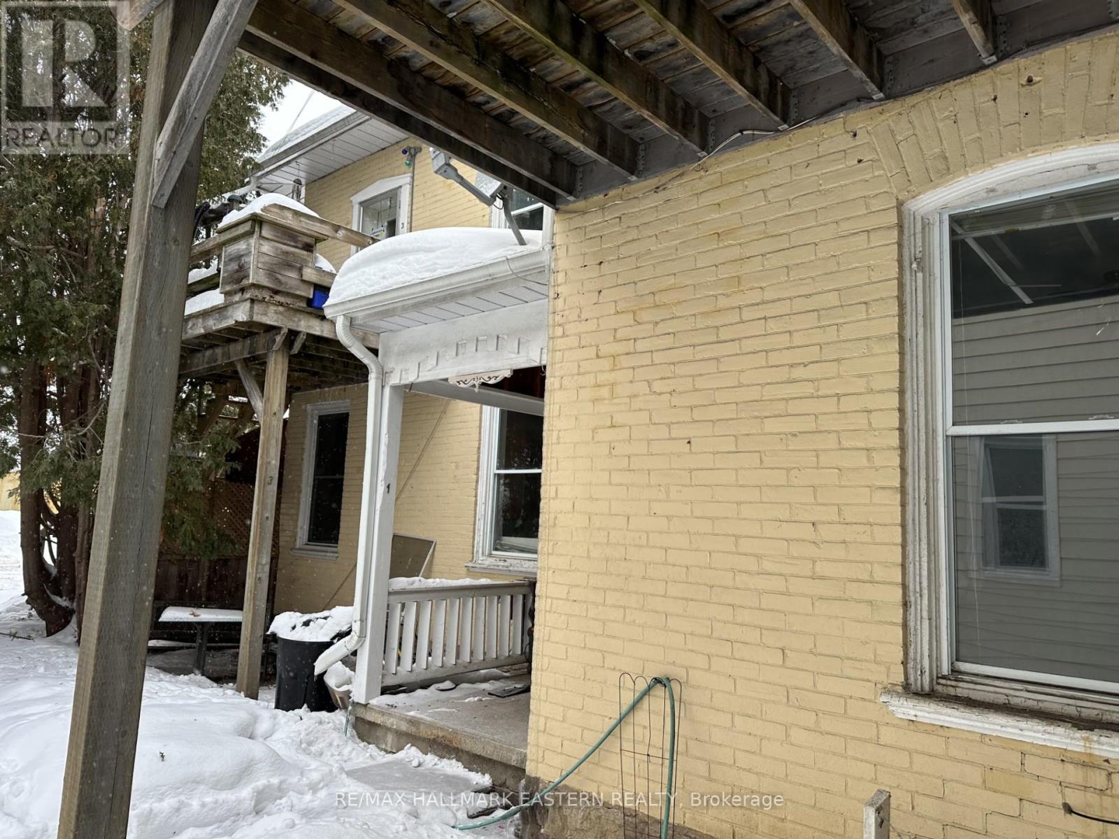 287 Stewart Street, Peterborough (Town Ward 3), Ontario  K9J 3N2 - Photo 3 - X12820140