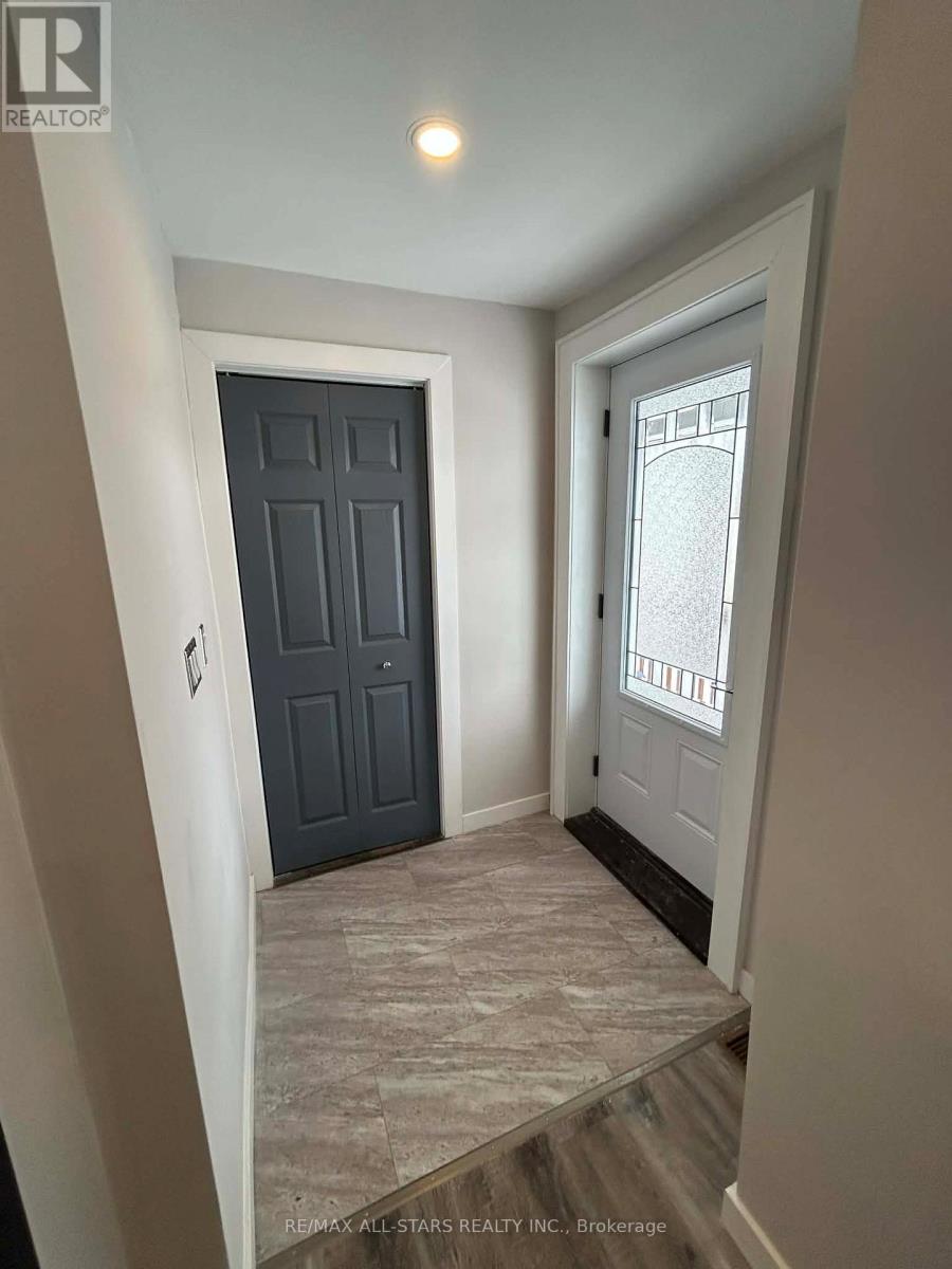 A - 56 Elgin Street, Kawartha Lakes (Lindsay), Ontario  K9V 3W5 - Photo 2 - X12820552