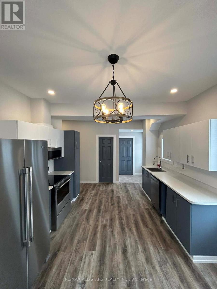 A - 56 Elgin Street, Kawartha Lakes (Lindsay), Ontario  K9V 3W5 - Photo 4 - X12820552