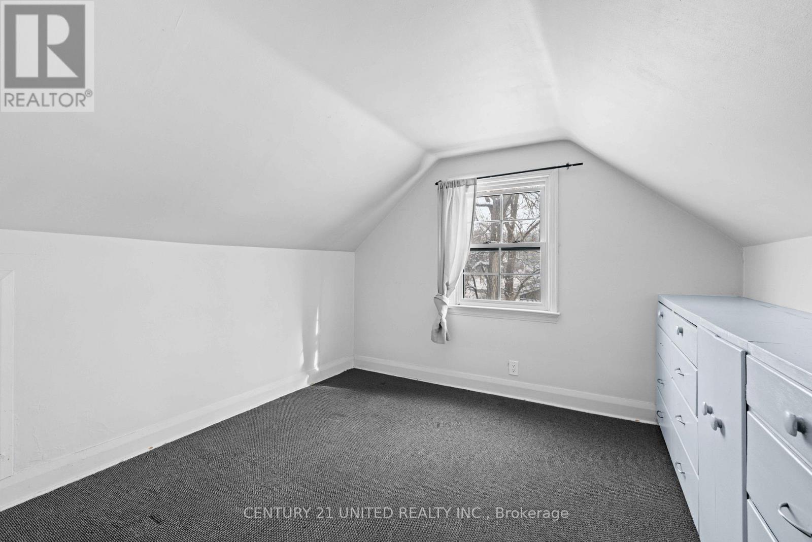 598 Donegal Street, Peterborough (Town Ward 3), Ontario  K9H 4M4 - Photo 15 - X12820566