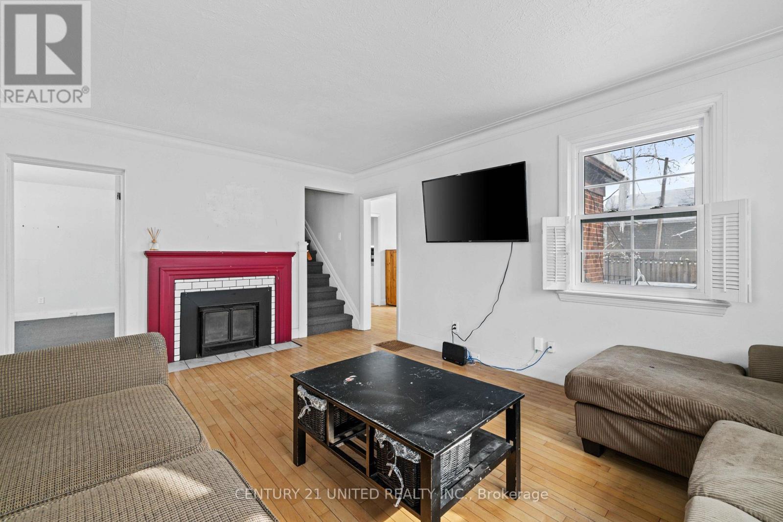 598 Donegal Street, Peterborough (Town Ward 3), Ontario  K9H 4M4 - Photo 3 - X12820566