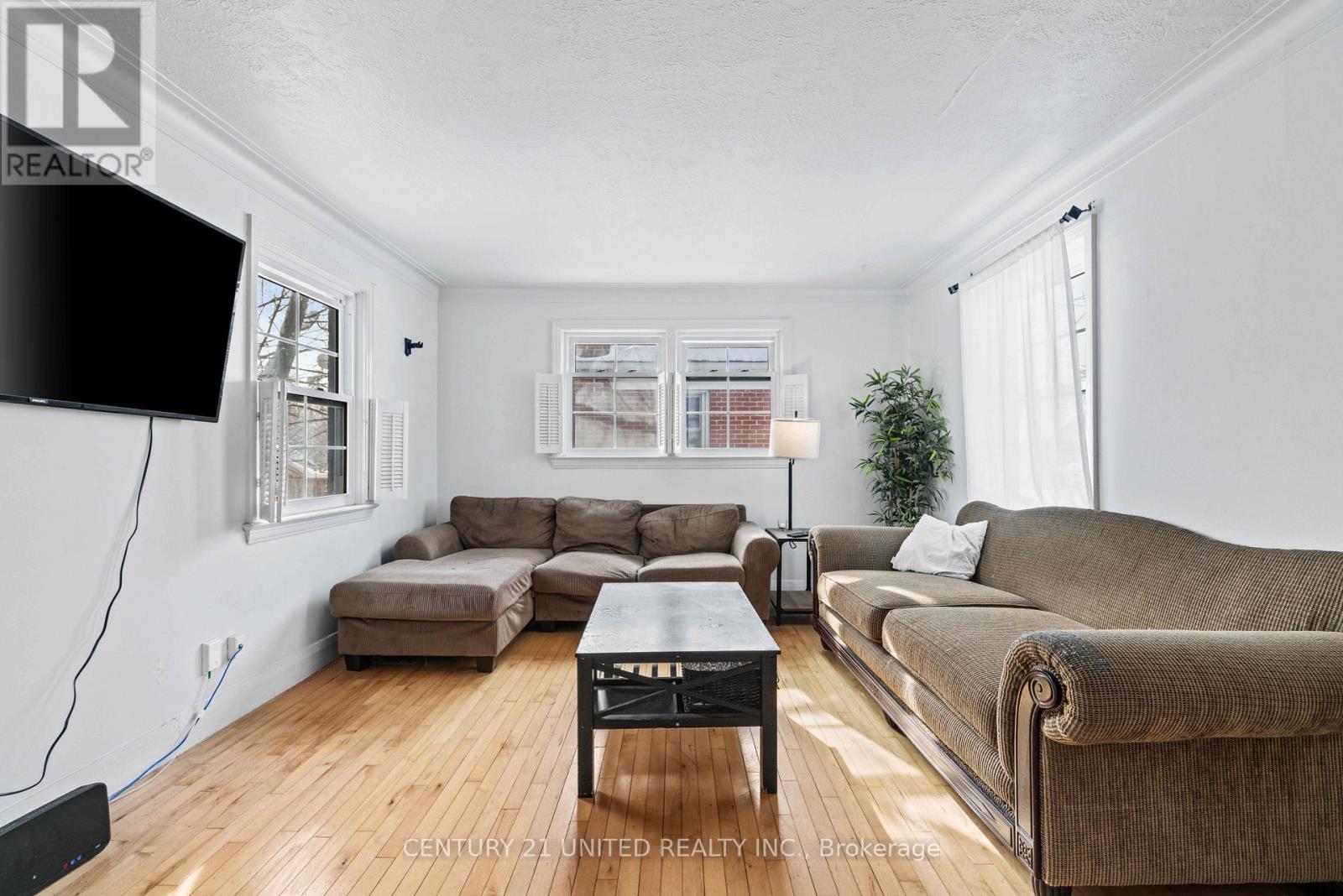 598 Donegal Street, Peterborough (Town Ward 3), Ontario  K9H 4M4 - Photo 6 - X12820566