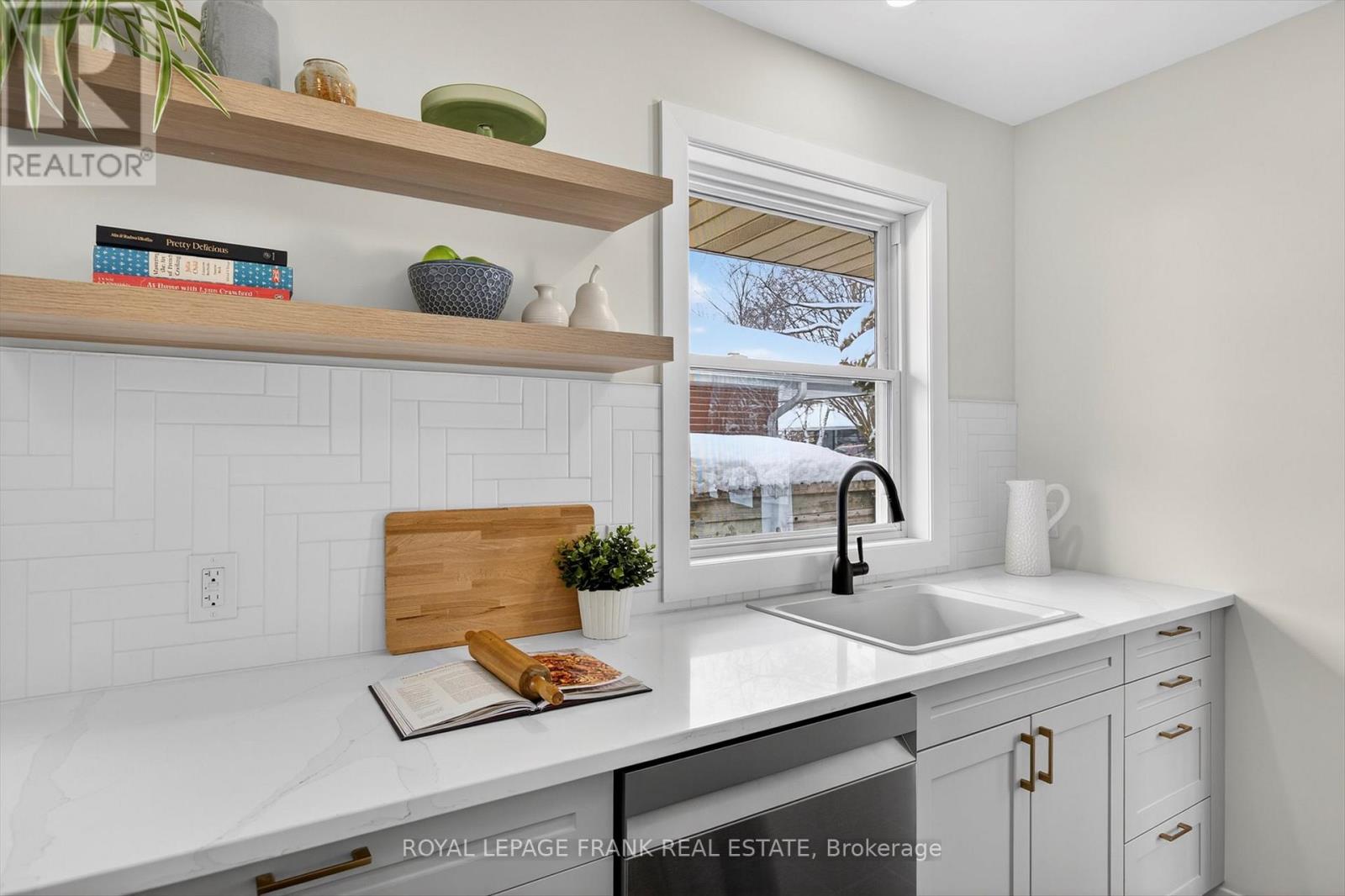 781 Hopkins Avenue, Peterborough (Town Ward 3), Ontario  K9J 4Y7 - Photo 12 - X12820898