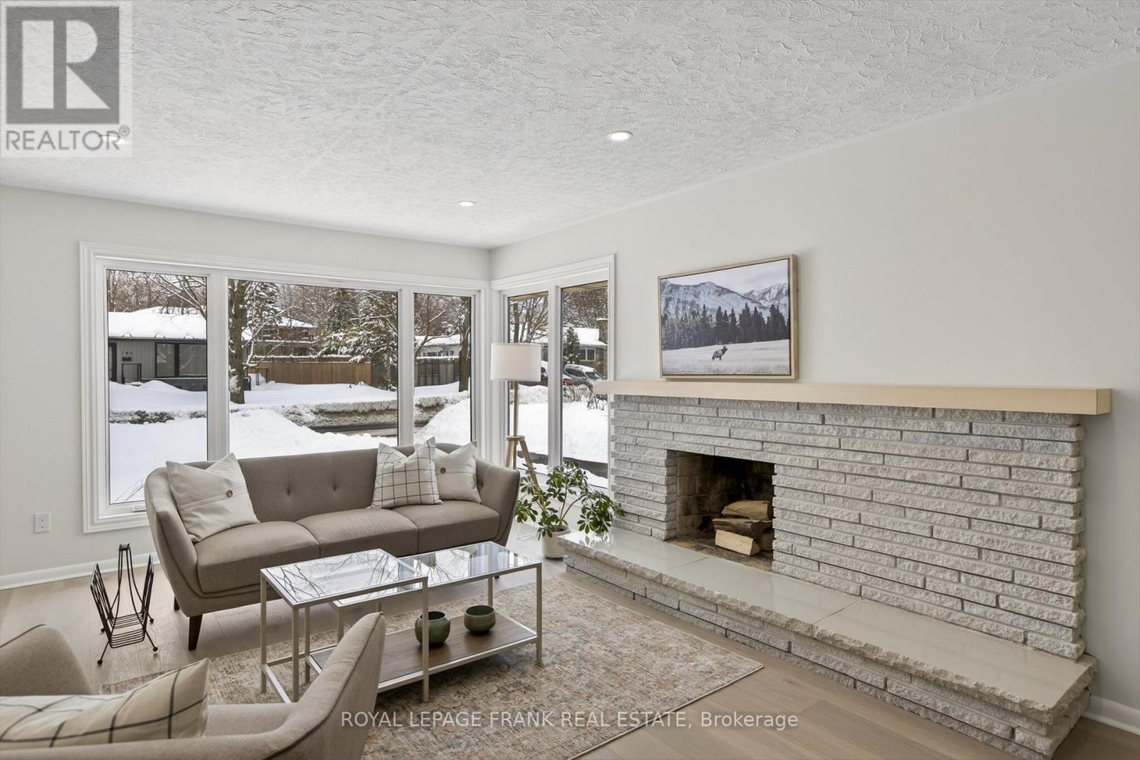 781 Hopkins Avenue, Peterborough (Town Ward 3), Ontario  K9J 4Y7 - Photo 4 - X12820898