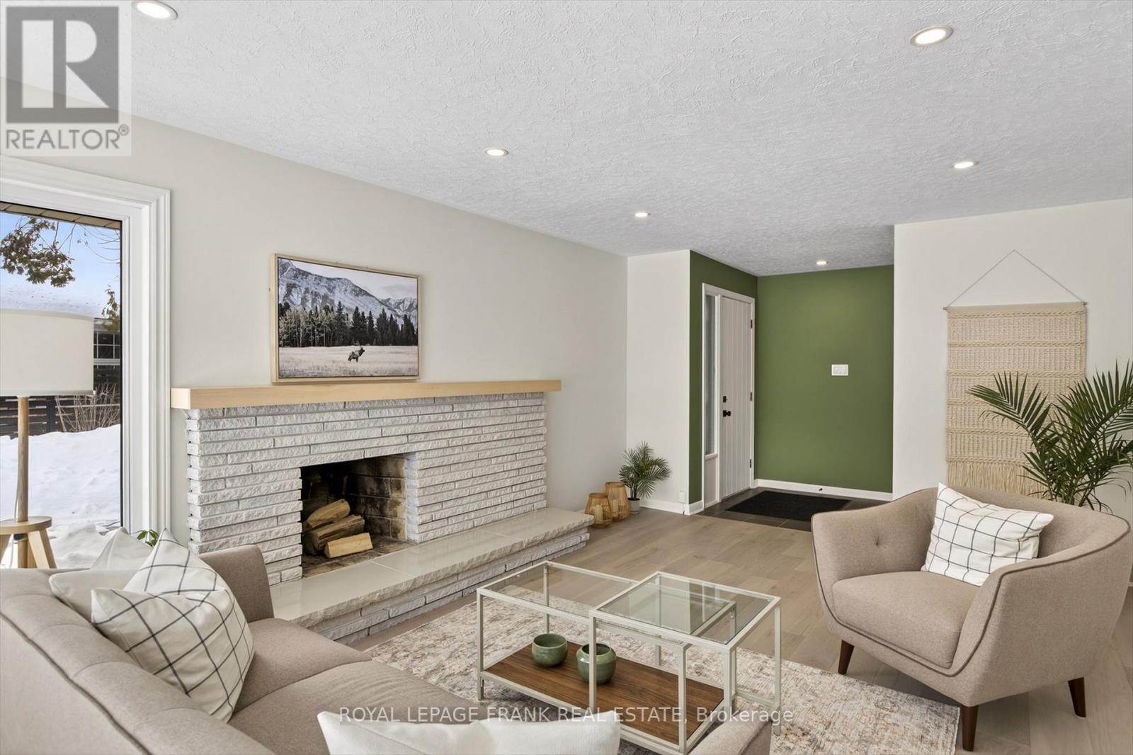 781 Hopkins Avenue, Peterborough (Town Ward 3), Ontario  K9J 4Y7 - Photo 6 - X12820898