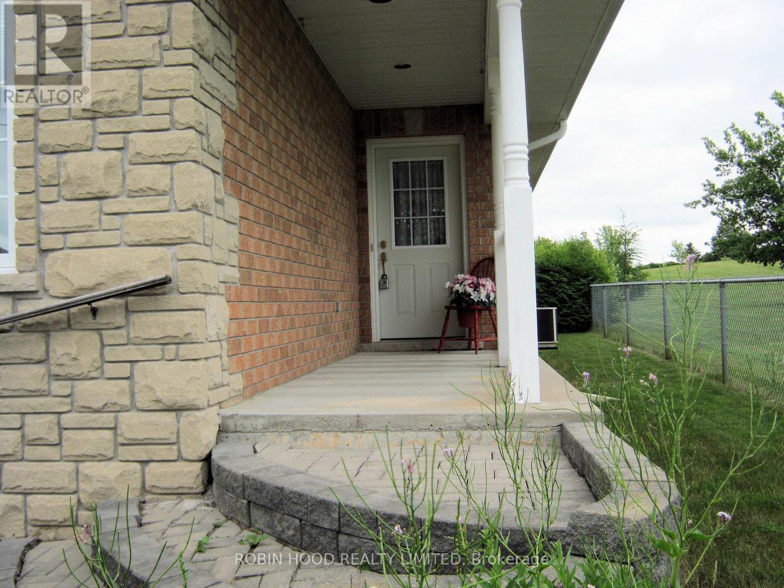 40 Dormer Road, Kawartha Lakes (Lindsay), Ontario  K9V 6H8 - Photo 3 - X12822164