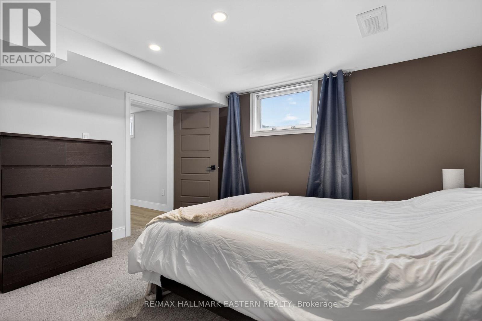 98 Arthur Avenue, Peterborough (Otonabee Ward 1), Ontario  K9J 5X8 - Photo 38 - X12822540