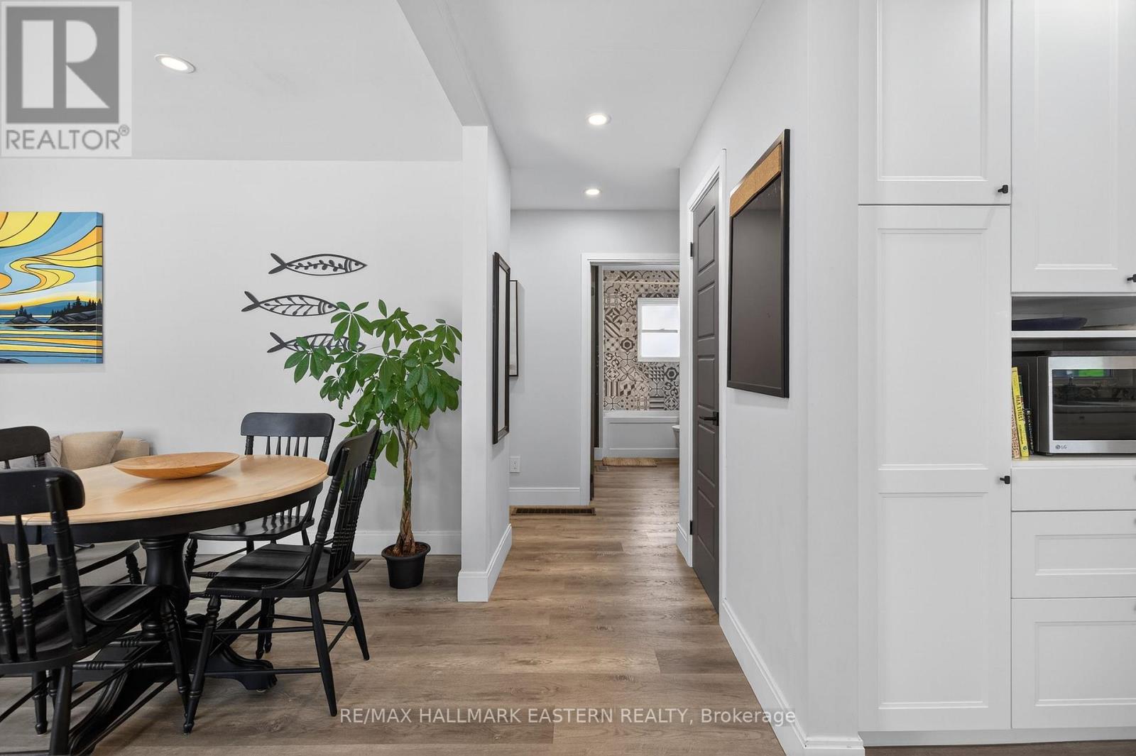 98 Arthur Avenue, Peterborough (Otonabee Ward 1), Ontario  K9J 5X8 - Photo 5 - X12822540