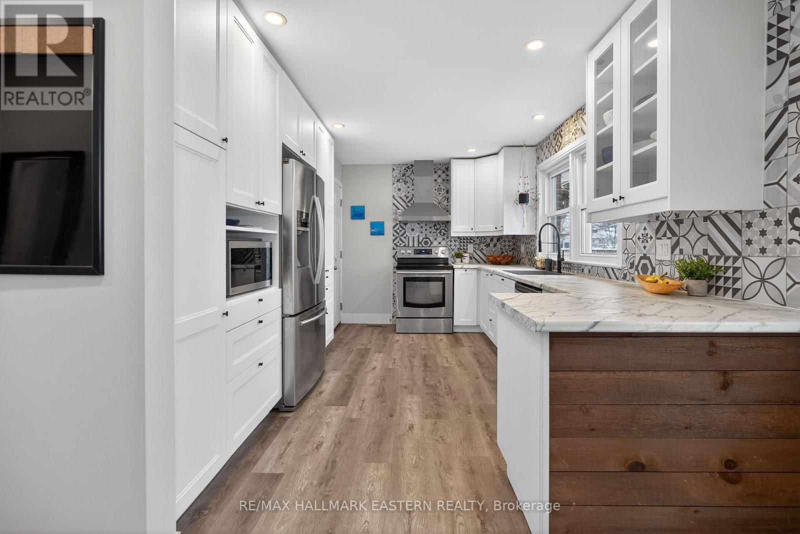 98 Arthur Avenue, Peterborough (Otonabee Ward 1), Ontario  K9J 5X8 - Photo 6 - X12822540