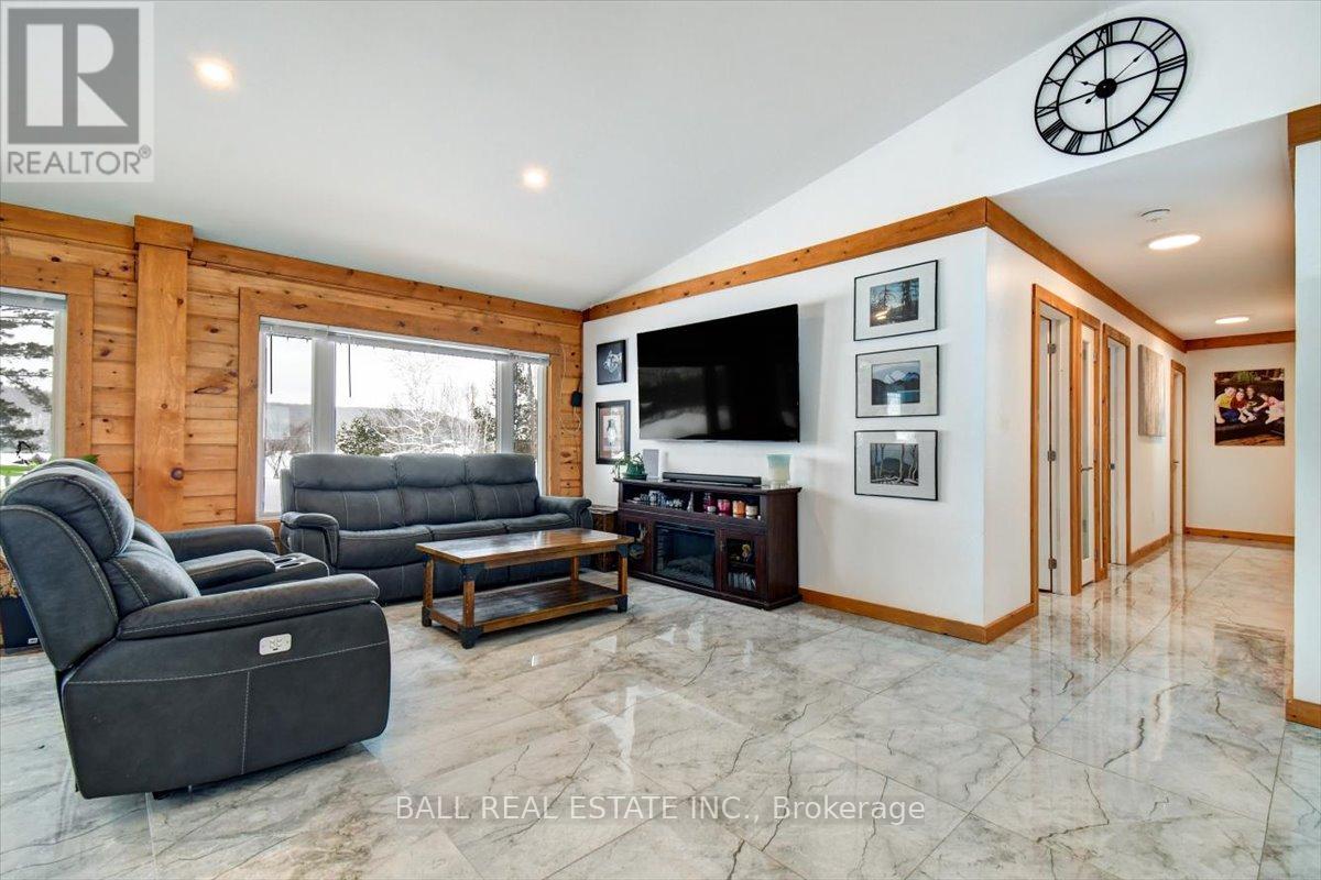 250 Lakeview Road, Bancroft (Dungannon Ward), Ontario  K0L 1C0 - Photo 8 - X12822618