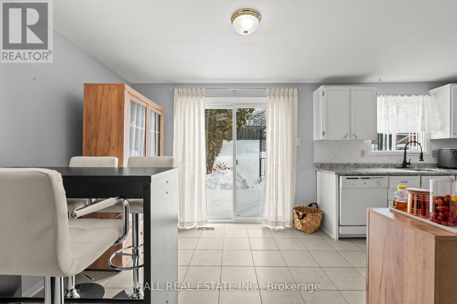 2048 Walker Avenue, Peterborough (Ashburnham Ward 4), Ontario  K9L 1S1 - Photo 18 - X12823064