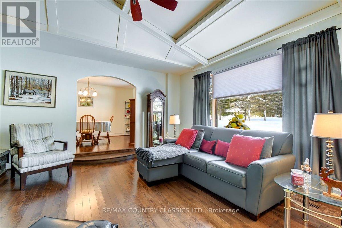 37 Golfview Drive, Bancroft (Bancroft Ward), Ontario  K0L 1C0 - Photo 10 - X12823160