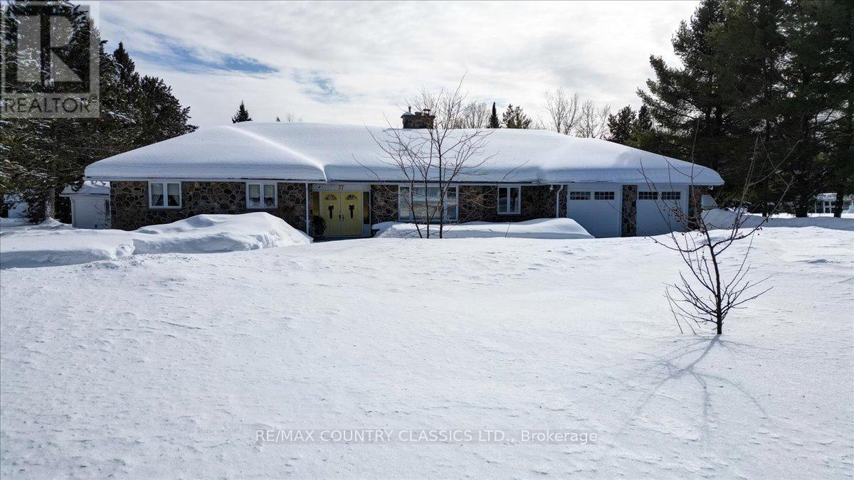 37 Golfview Drive, Bancroft (Bancroft Ward), Ontario  K0L 1C0 - Photo 2 - X12823160