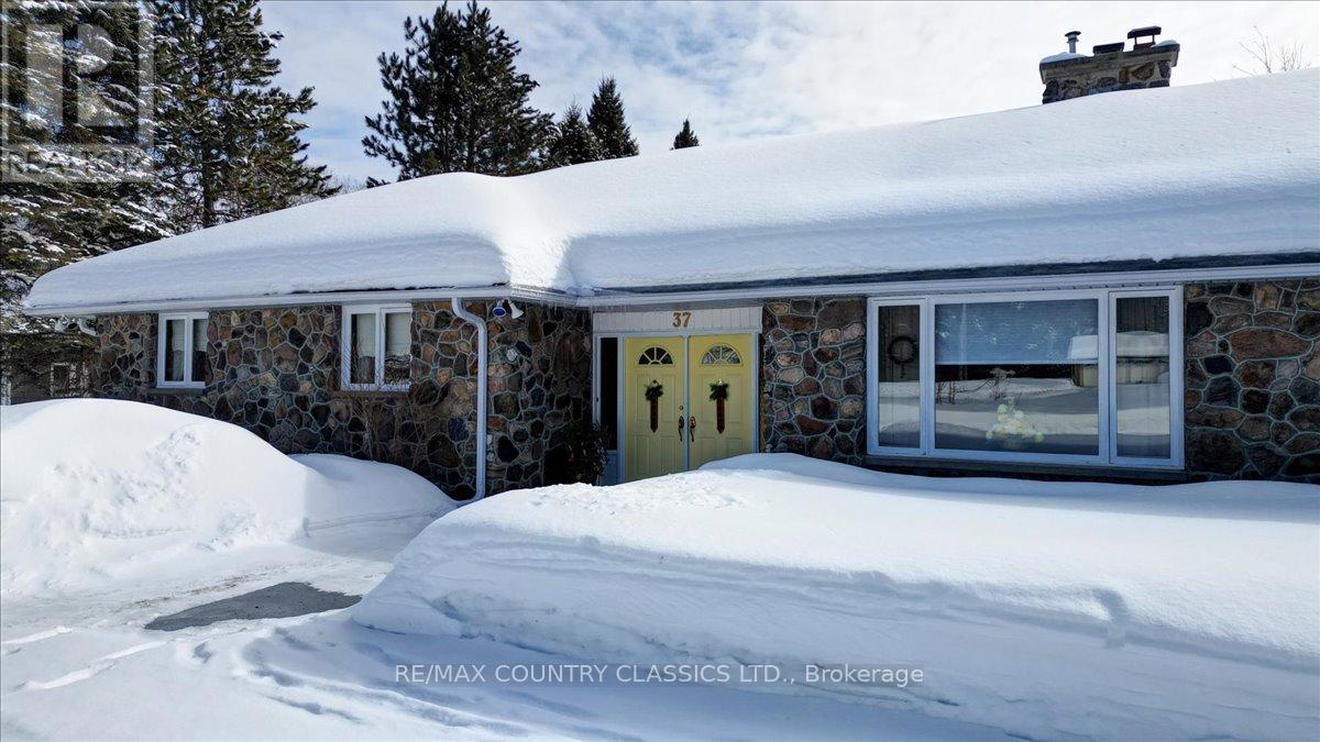 37 Golfview Drive, Bancroft (Bancroft Ward), Ontario  K0L 1C0 - Photo 3 - X12823160