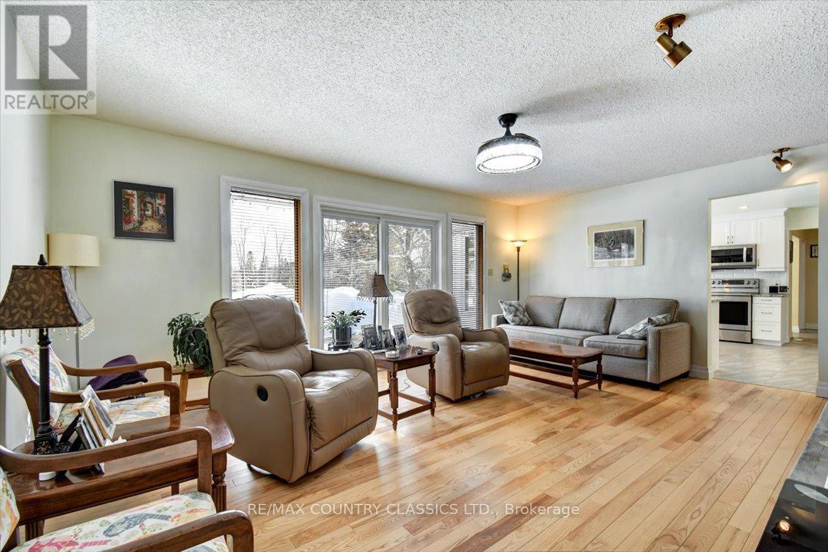37 Golfview Drive, Bancroft (Bancroft Ward), Ontario  K0L 1C0 - Photo 6 - X12823160