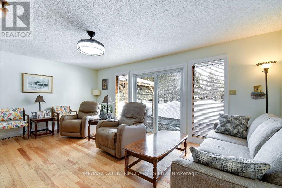 37 Golfview Drive, Bancroft (Bancroft Ward), Ontario  K0L 1C0 - Photo 7 - X12823160