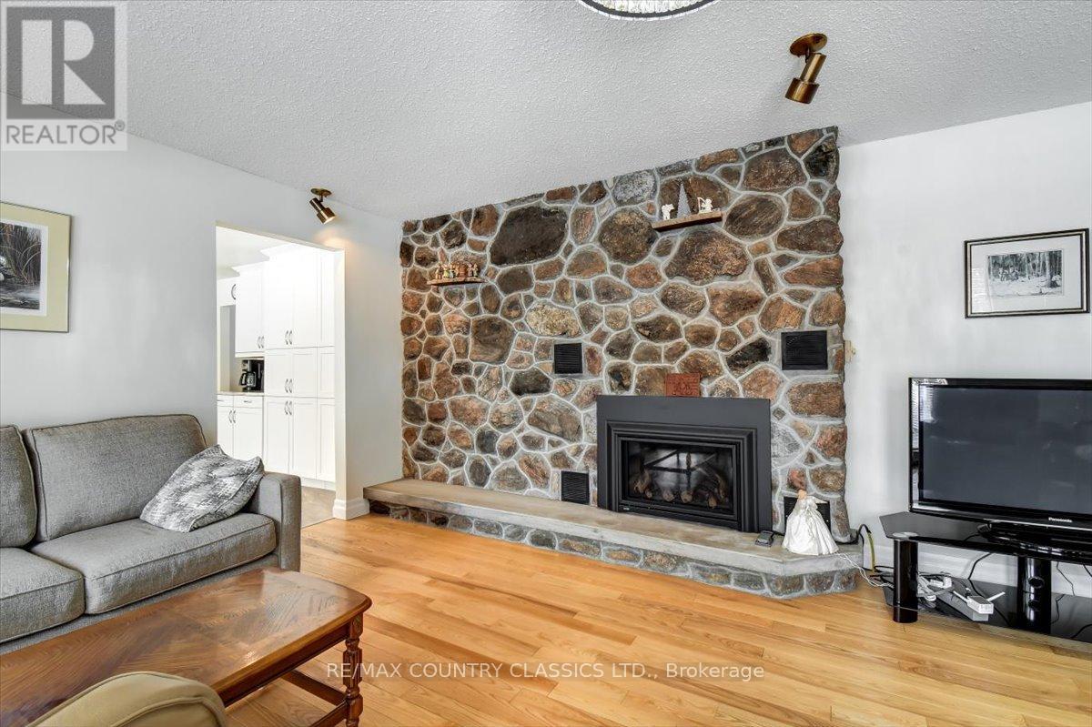 37 Golfview Drive, Bancroft (Bancroft Ward), Ontario  K0L 1C0 - Photo 8 - X12823160