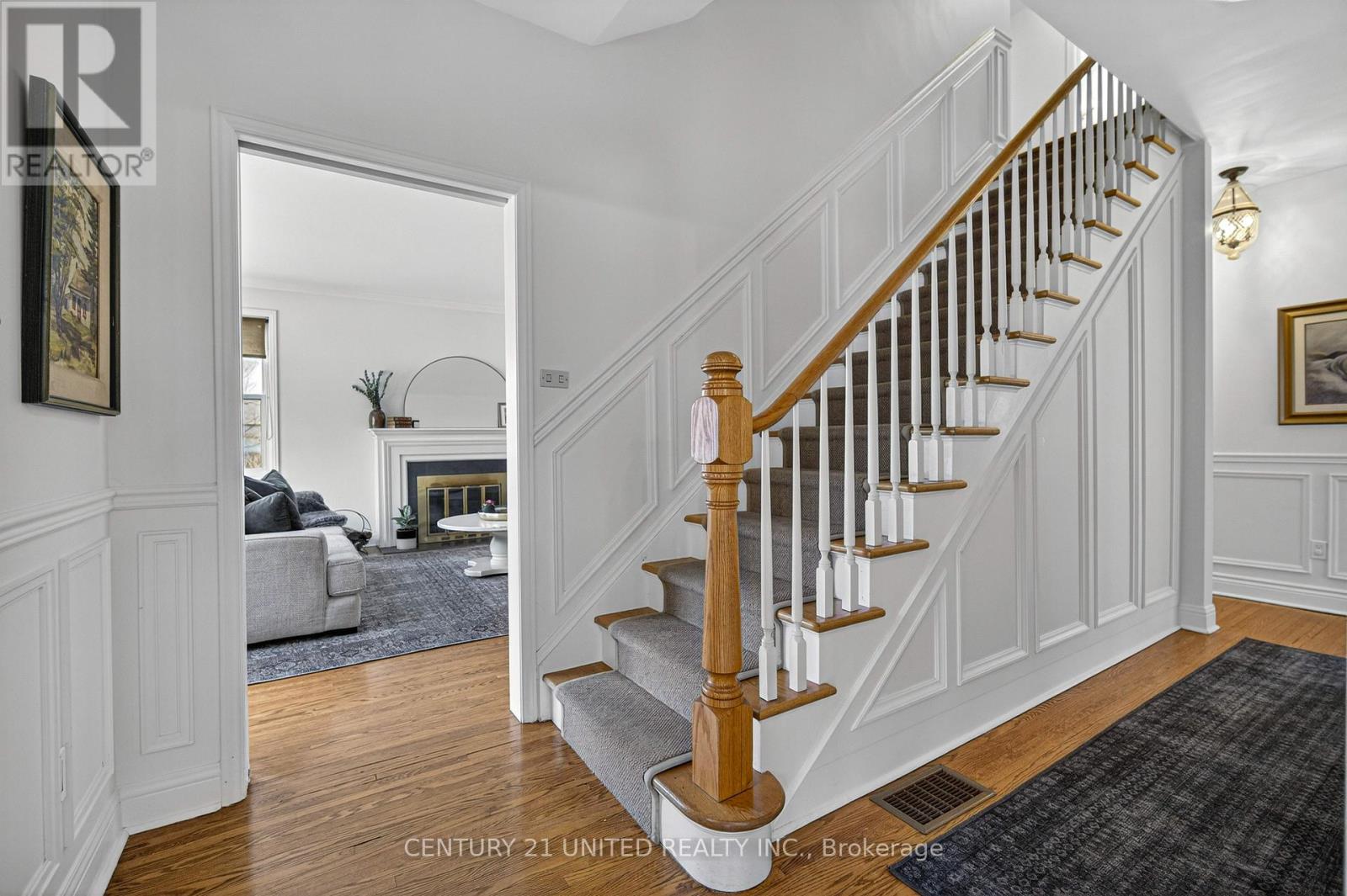 499 Hunter Street, Peterborough (Town Ward 3), Ontario  K9H 2M9 - Photo 4 - X12823430