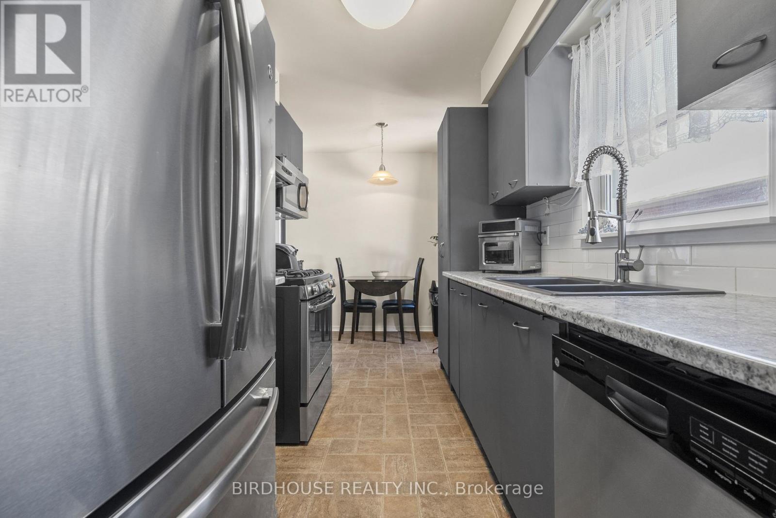 269 St. Joseph Road, Kawartha Lakes (Lindsay), Ontario  K9V 6E3 - Photo 12 - X12823614