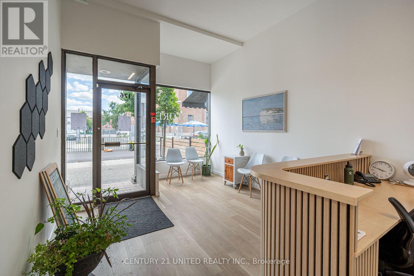 174-176 Hunter Street W, Peterborough (Town Ward 3), Ontario  K9H 2L2 - Photo 4 - X12823794