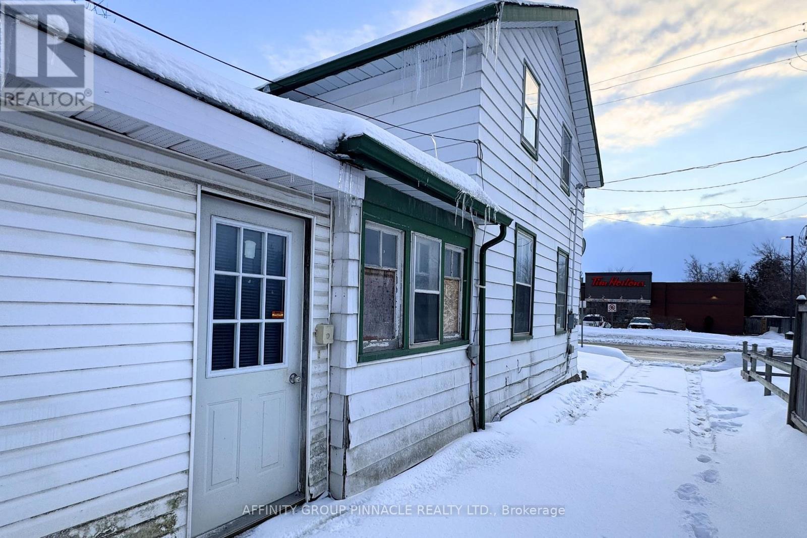 118 Lindsay Street S, Kawartha Lakes (Lindsay), Ontario  K9V 2M7 - Photo 4 - X12824888