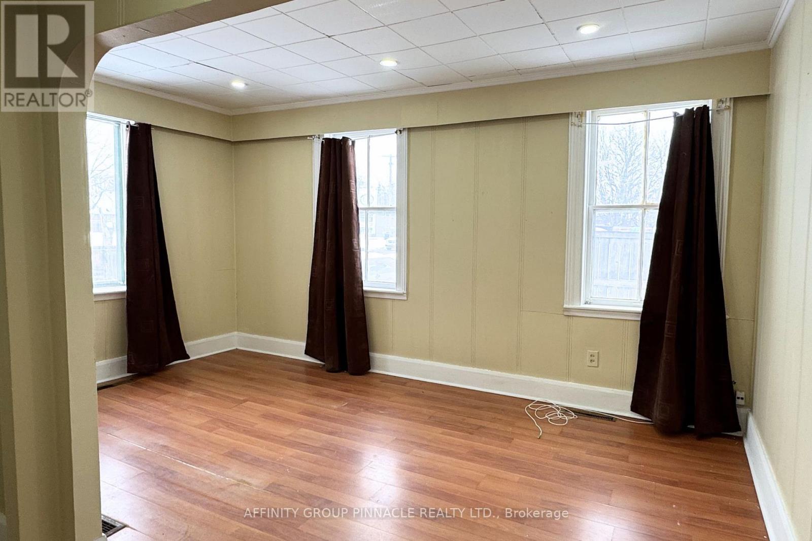 118 Lindsay Street S, Kawartha Lakes (Lindsay), Ontario  K9V 2M7 - Photo 9 - X12824888