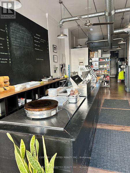 170 Hunter Street W, Peterborough (Town Ward 3), Ontario  K9H 2L2 - Photo 2 - X12827216