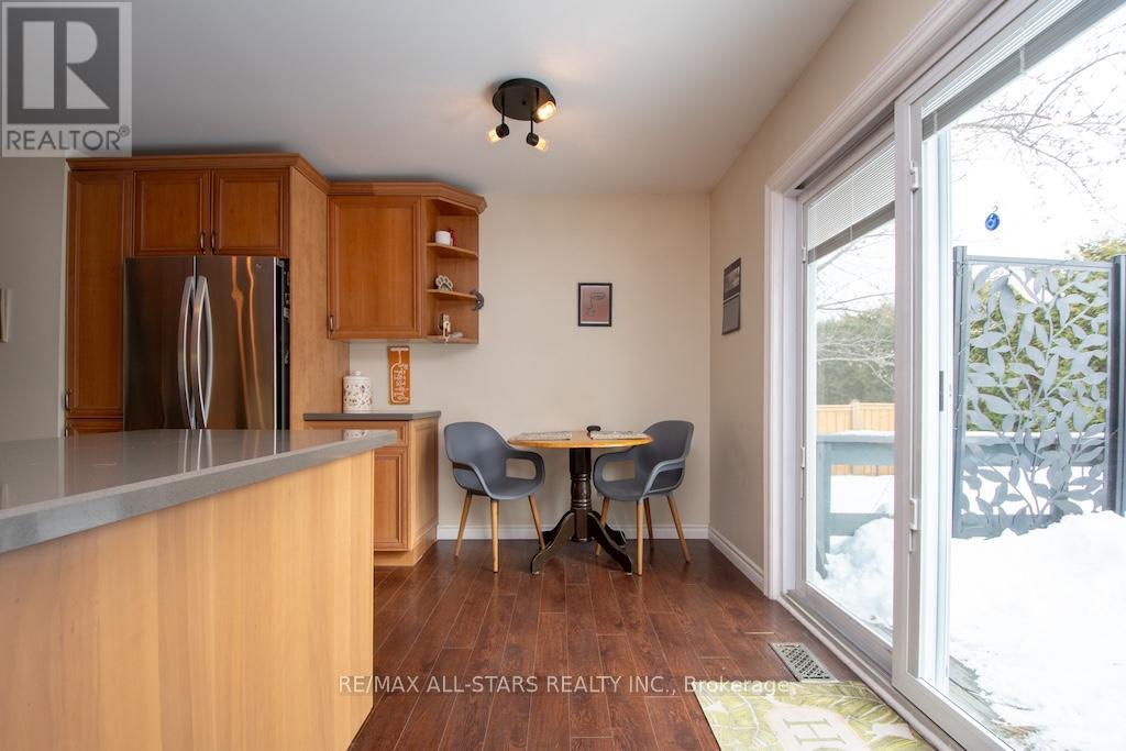 9 Don Court, Kawartha Lakes (Lindsay), Ontario  K9V 5T1 - Photo 11 - X12828068