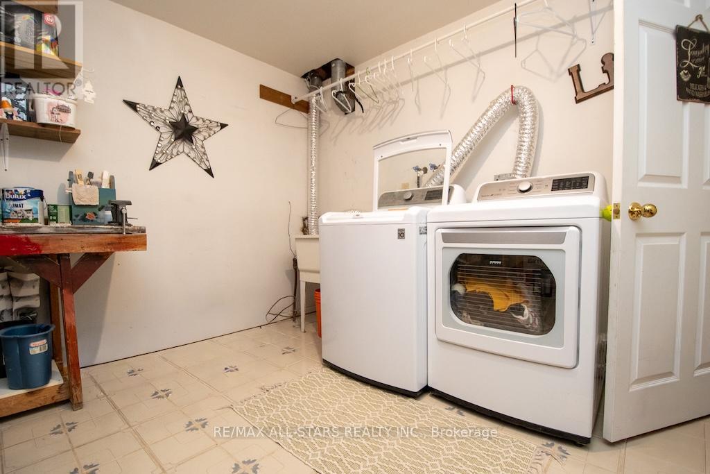 9 Don Court, Kawartha Lakes (Lindsay), Ontario  K9V 5T1 - Photo 31 - X12828068