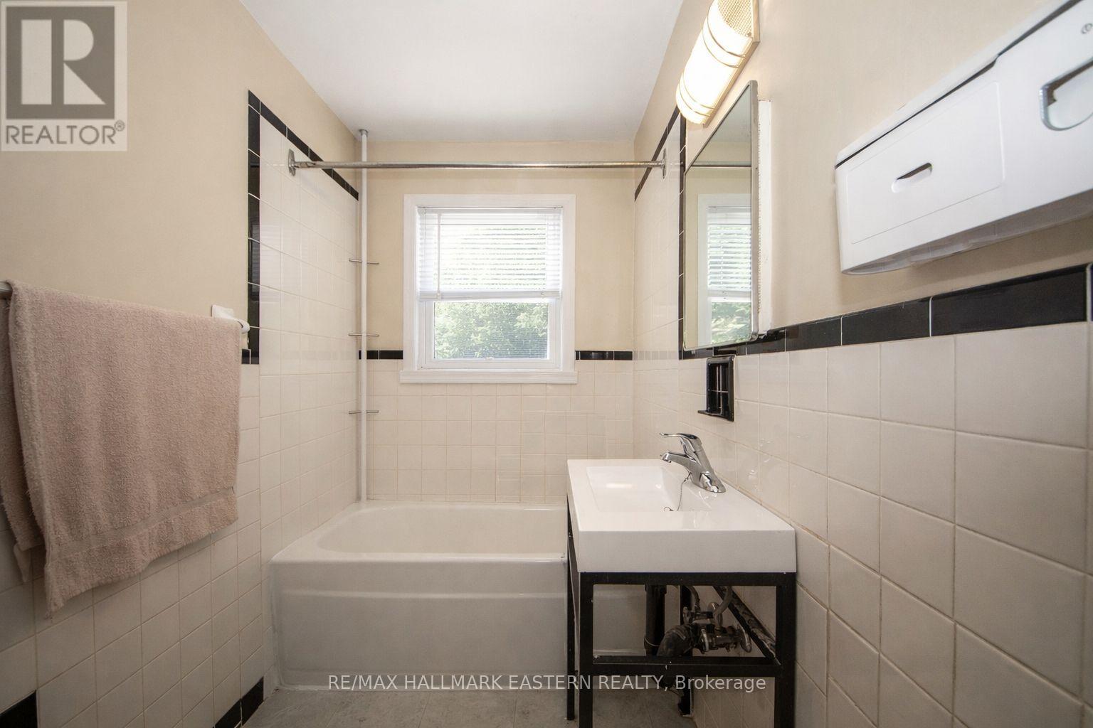 722 Chemong Road, Peterborough (Northcrest Ward 5), Ontario  K9H 5Y9 - Photo 22 - X12828300