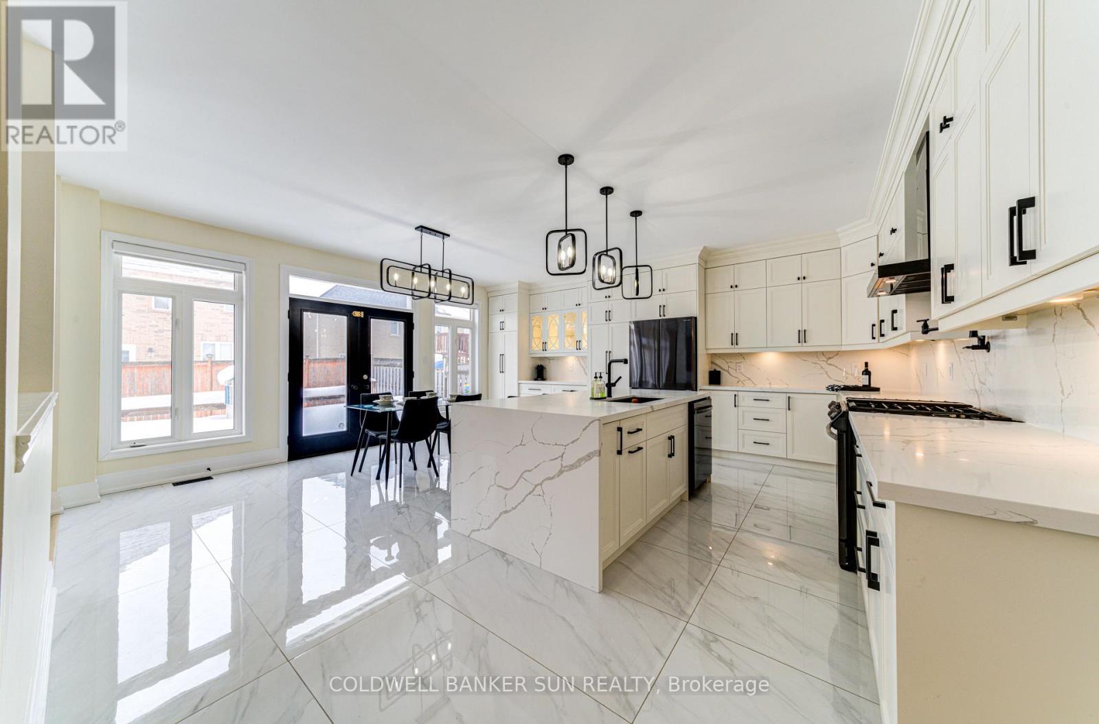 33 Ellis Crescent, Kawartha Lakes (Lindsay), Ontario  K9V 0A5 - Photo 13 - X12830942