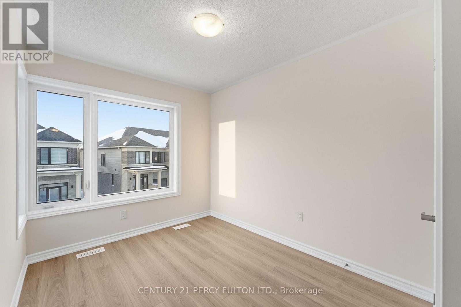 34 Hickey Lane, Kawartha Lakes (Lindsay), Ontario  K9V 0T2 - Photo 12 - X12831548