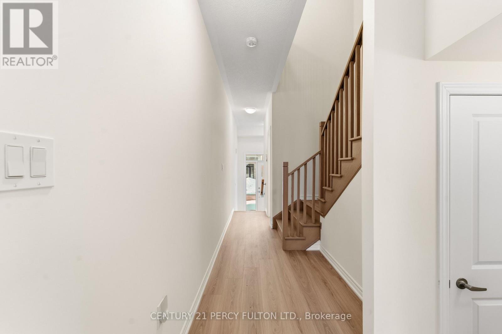 34 Hickey Lane, Kawartha Lakes (Lindsay), Ontario  K9V 0T2 - Photo 4 - X12831548