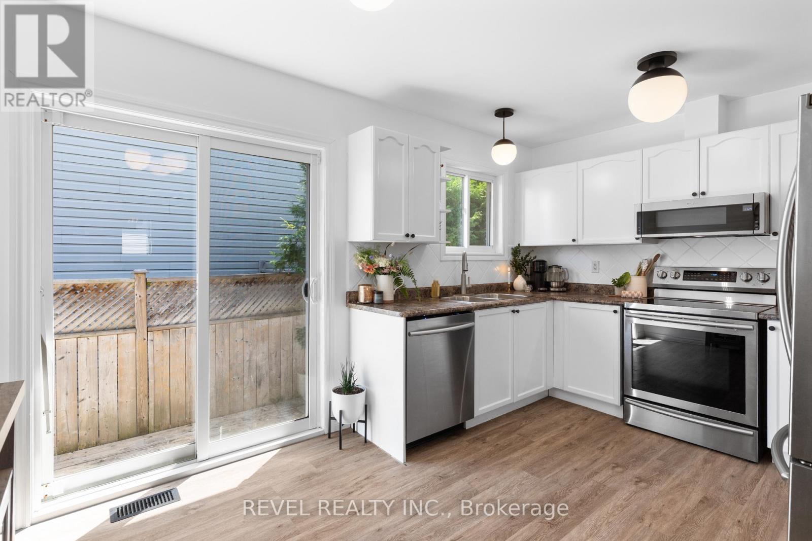 39 Springdale Drive, Kawartha Lakes (Lindsay), Ontario  K9V 0J4 - Photo 11 - X12832372