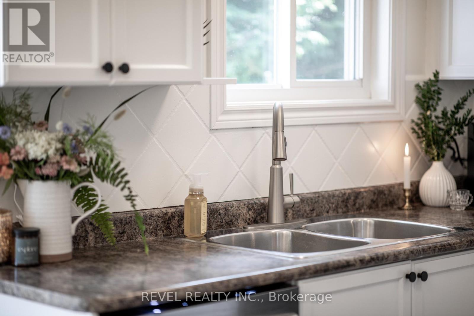 39 Springdale Drive, Kawartha Lakes (Lindsay), Ontario  K9V 0J4 - Photo 14 - X12832372