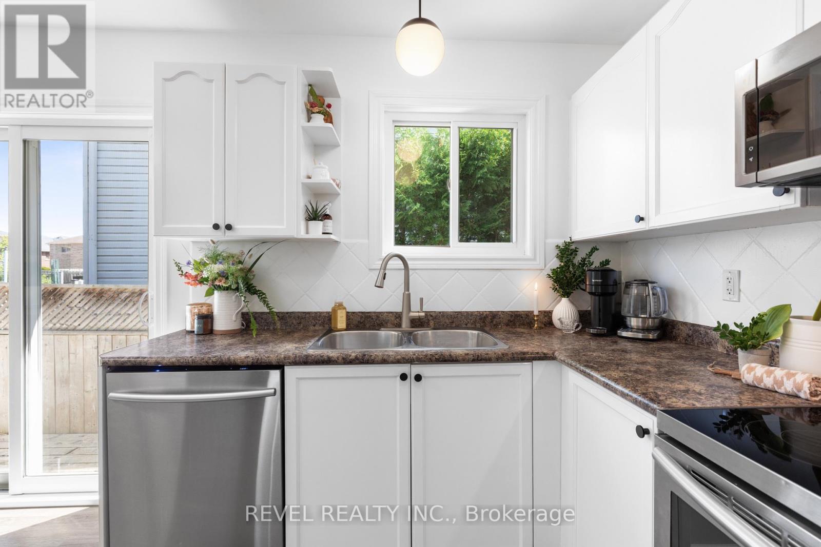 39 Springdale Drive, Kawartha Lakes (Lindsay), Ontario  K9V 0J4 - Photo 16 - X12832372