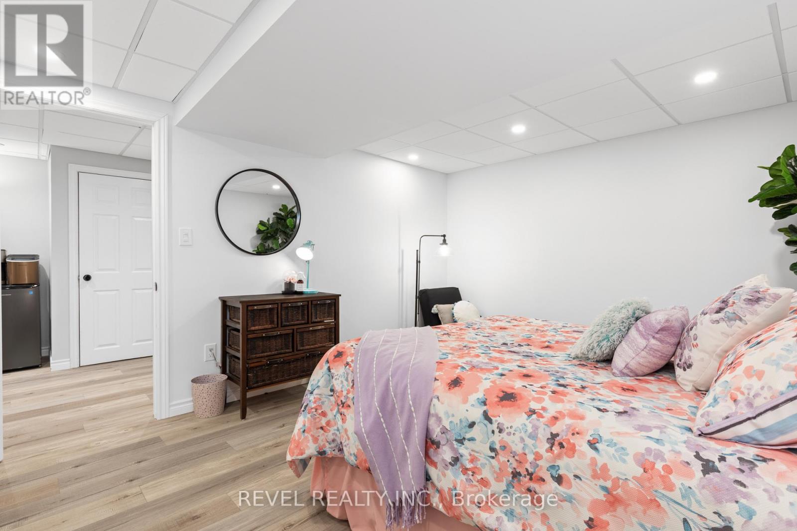 39 Springdale Drive, Kawartha Lakes (Lindsay), Ontario  K9V 0J4 - Photo 35 - X12832372