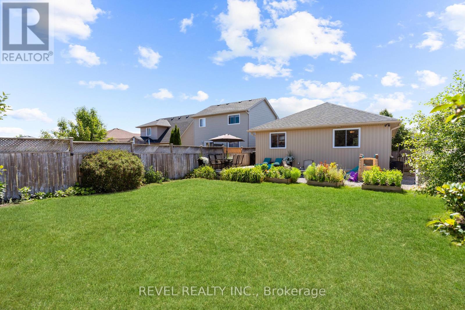 39 Springdale Drive, Kawartha Lakes (Lindsay), Ontario  K9V 0J4 - Photo 38 - X12832372