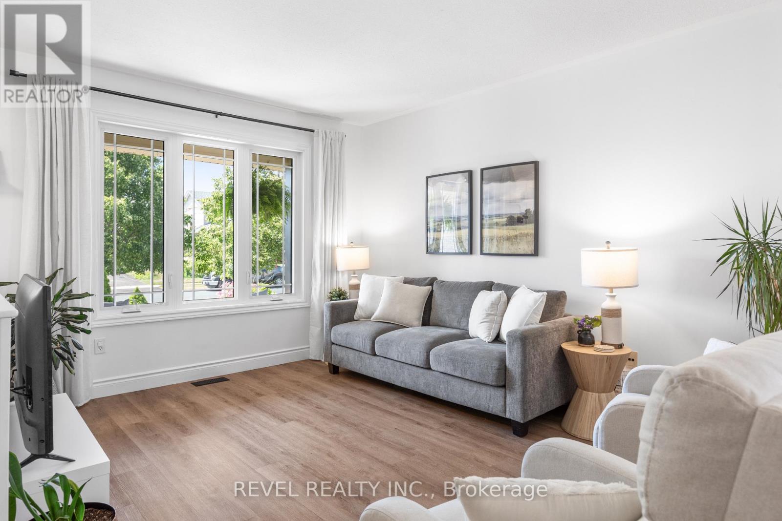 39 Springdale Drive, Kawartha Lakes (Lindsay), Ontario  K9V 0J4 - Photo 4 - X12832372