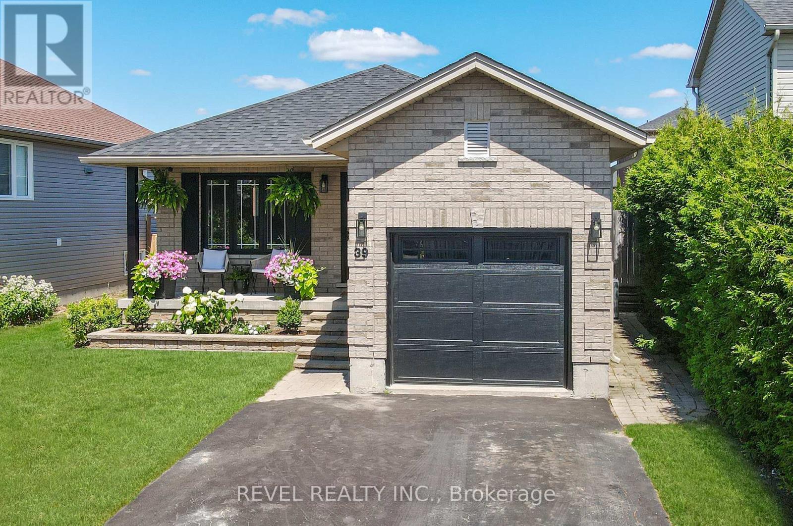 39 Springdale Drive, Kawartha Lakes (Lindsay), Ontario  K9V 0J4 - Photo 42 - X12832372